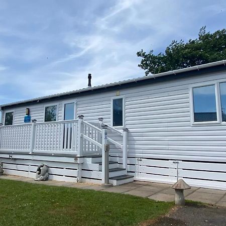 Lodge On The Lake At Lakeside Holiday Park Chichester Esterno foto