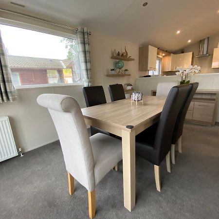 Lodge On The Lake At Lakeside Holiday Park Chichester Esterno foto