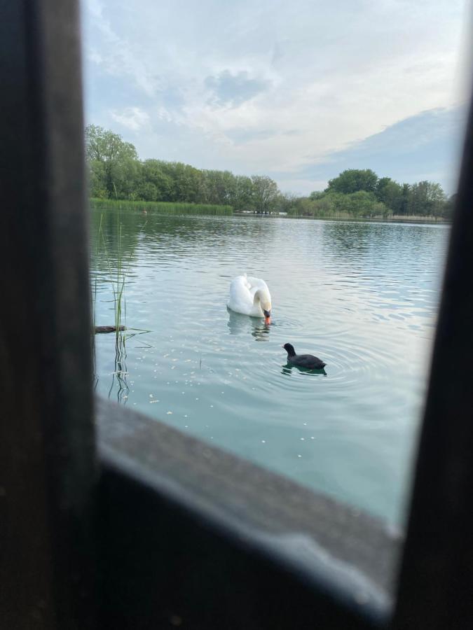 Lodge On The Lake At Lakeside Holiday Park Chichester Esterno foto