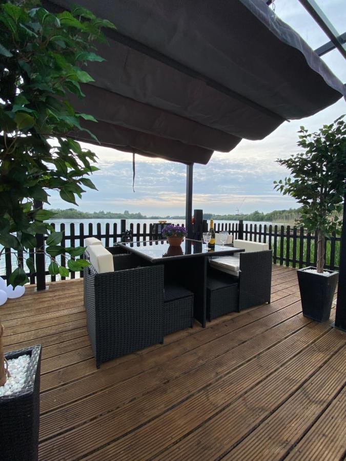 Lodge On The Lake At Lakeside Holiday Park Chichester Esterno foto