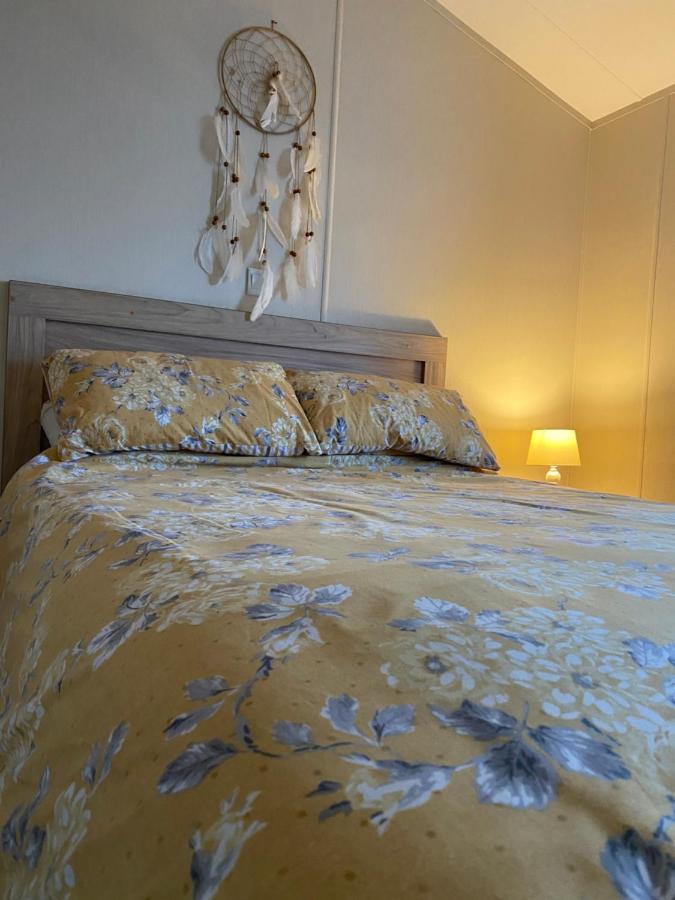 Lodge On The Lake At Lakeside Holiday Park Chichester Esterno foto